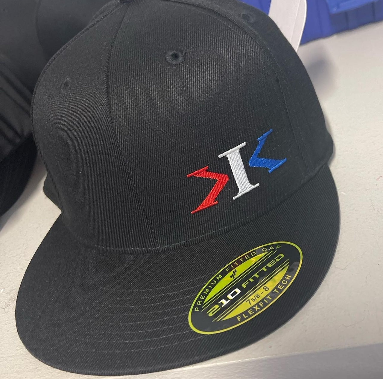 K.I.K. 3 COLOR LOGO FITTED HATS